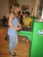 EA presenta Los Sims 3 con Natalia Verbeke de madrina