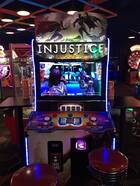 Injustice: Gods Among Us se adapta a las recreativas
