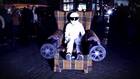 Un sillón con ametralladoras por Londres para celebrar el lanzamiento de Saints Row: Gat out of Hell