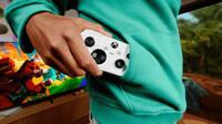 Microsoft anuncia un nuevo mando: as� es el Xbox Nano, con bater�a recargable y pensado para 'manos peque�as'