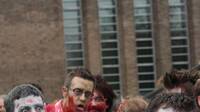 Más de 50 zombis conmemoran Resident Evil en Londres