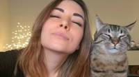 Piden a Twitch que tome medidas con la streamer Alinity por maltratar a su gato