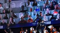 La NBA llena sus estadios vacíos con un escalofriante público virtual