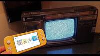 Consiguen jugar con una Switch Lite en una TV antigua Panasonic Boombox de 1984
