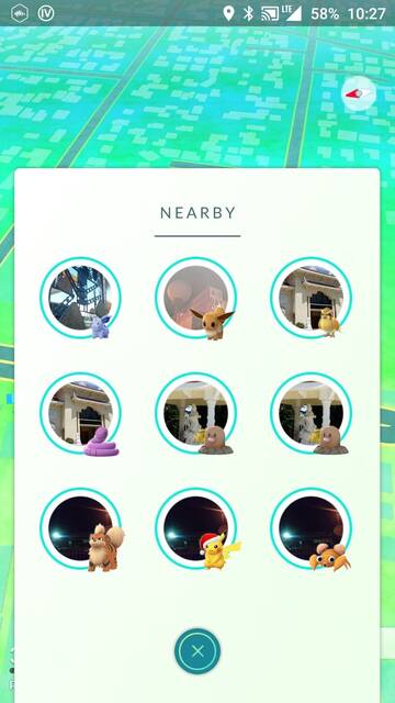 Pikachu navideńo en pokémons cercanos