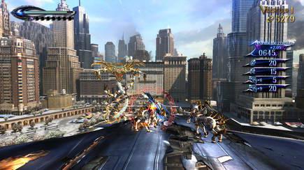 El juego empieza luchando contra enemigos sobre un avi�n mientras sobrevolamos una gigantesca urbe. Y os aseguramos que va a m�s.