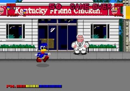 El Coronel Sanders hace un par de cameos en la placa. Ojo al cartel de Kentucky 'Friend' Chicken.