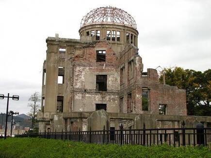 ...y �ste, en teor�a, las ruinas del edificio de Hiroshima en el que se inspirar�a.