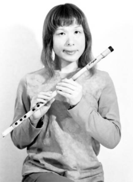 Jun Chikuma, int�rprete profesional de flauta ney adem�s de compositora.