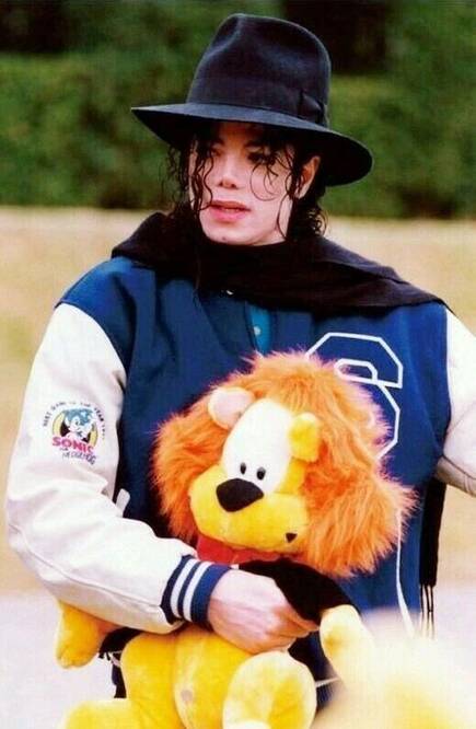 Jackson fue visto en varias ocasiones con esta chaqueta de Sega, que se subast� a posteriori por miles de d�lares.