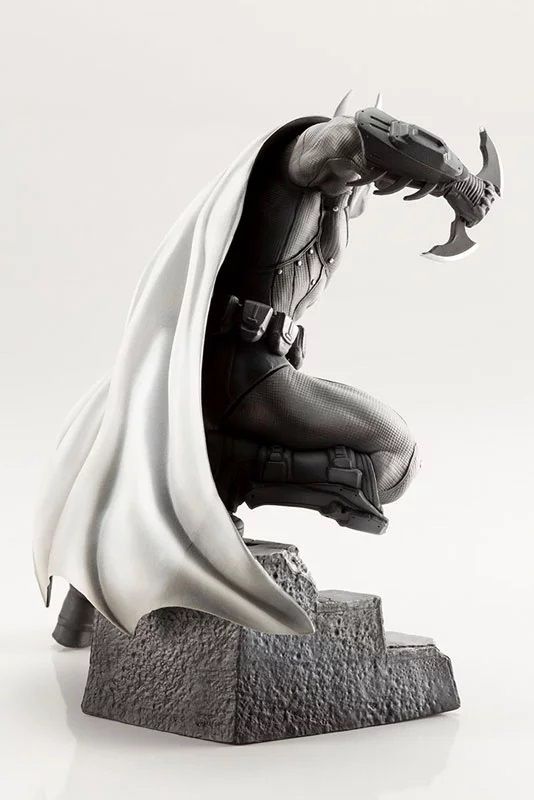 Presentada una espectacular figura de Batman por el aniversario de Arkham Imagen 4