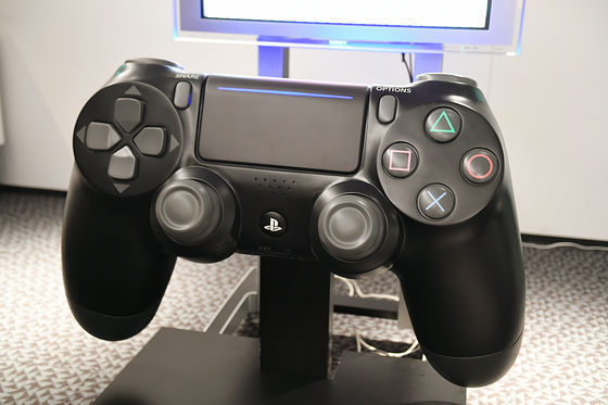 Sony crea un mando gigante de PlayStation 4 Imagen 2