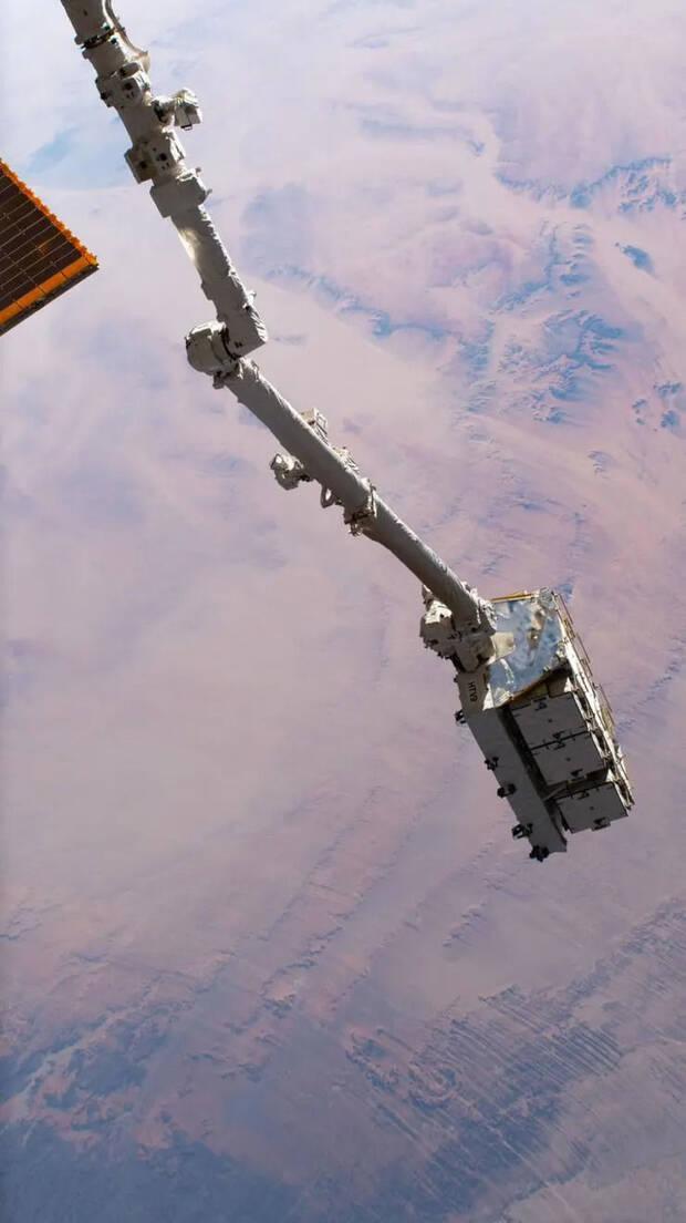 La NASA arrojando toneladas de bater�as