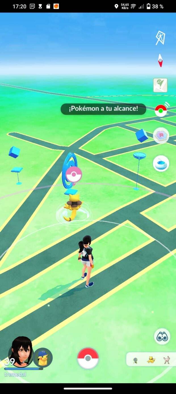 En Pokémon GO! el dispositivo puede atrapar Pokémon solo y girar pokeparadas, y avisa en pantalla.