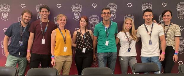 El equipo de Ziran en un evento de League of Legends