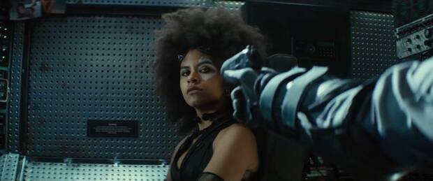 Zazie Beetz, Domin en Deadpool, ficha por Bullet Train