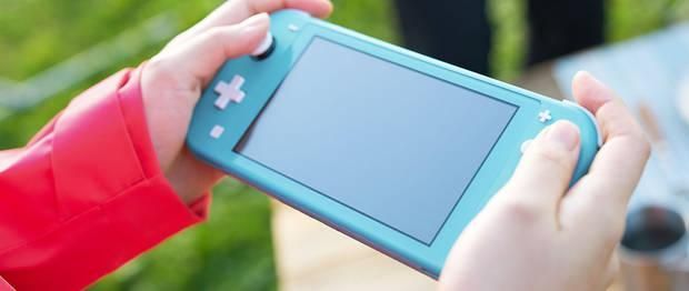 Comparan el tamao de Switch Lite con GBA, DS lite, 3DS XL, Switch, PSP y PS Vita Imagen 2