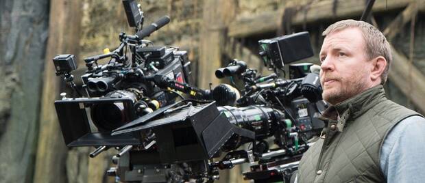 Guy Ritchie filmando