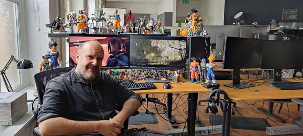 Emilio Serrano en su mesa de trabajo en Studio Gobo.