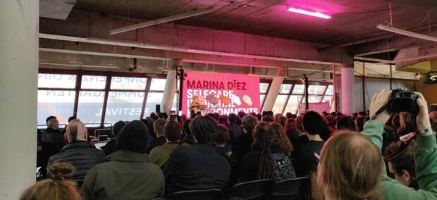 D�ez en AMAZE Berlin 2019 como parte de las hypertalks, dando una microcharla sobre self-care en entornos digitales.