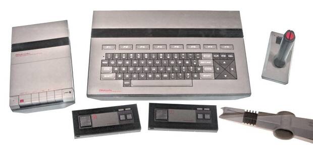 Aqu� pod�is ver la Nintendo AVS con algunos de sus perif�ricos.