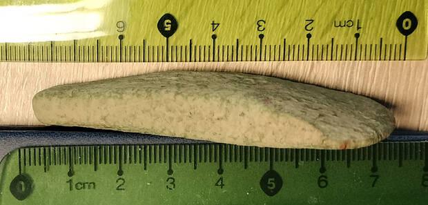 Dimensiones del hacha de cobre de la cultura de Cucuteni