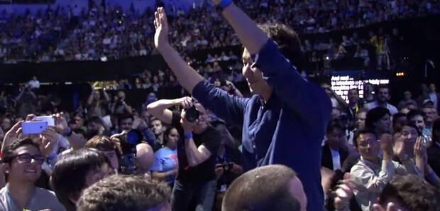Ueda se col� en su butaca del E3 2015 con las luces apagadas. Los espectadores no descubrieron que estaba presente hasta el final del tr�iler.