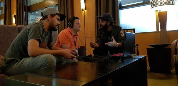 Hyatt Hotel, Seattle - dando entrevistas de prensa tras el anuncio de 'Damnview' en PAX West junto con Edu Verz.