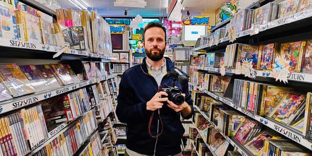 Boscá en la conocida tienda Super Potato.