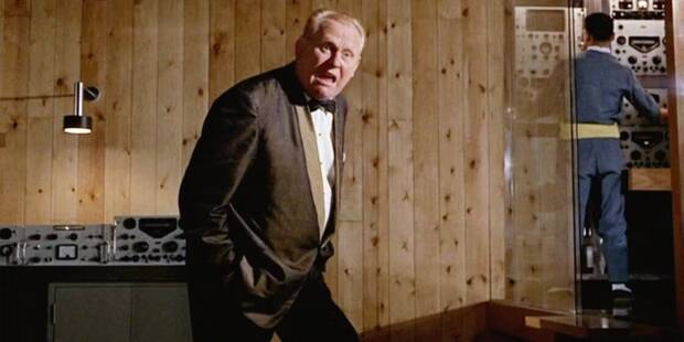 Los mejores easter eggs de 007 First Light; Gert Fr�be lanza la m�tica frase No, Mr Bond. I expect you to die en su papel de Auric Goldfinger (Goldfinger, 1965)