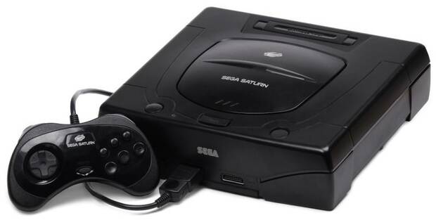 Sega Saturn fue de color negro en USA y Europa, mientras que en Japón primero fue gris y luego se lanzó un modelo blanco.