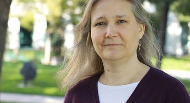 Amy Hennig.