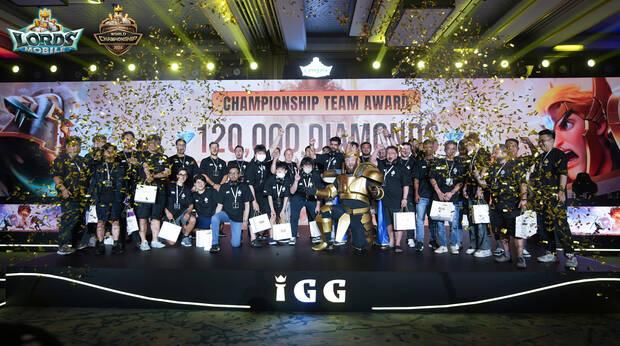 Imagen cortesa de IGG con el equipo ganador de la final de Lords Mobile en el torneo offline celebrado en Phuket (Tailandia)