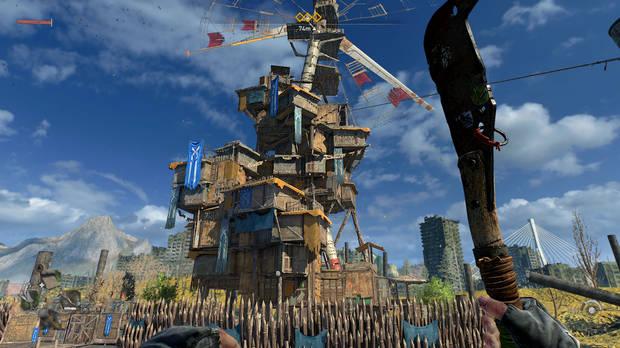 Escalar grandes edificios y estructuras es uno de los mayores placeres del juego. Divertidísimo.