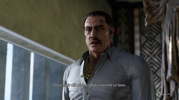 El actor Danny Trejo tiene un pequeño papel y, cómo no, va bien armado con dos machetes.