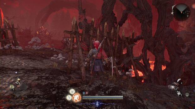 Nioh 3 - Una invasi�n feroz, c�clope lanzarrocas en lo alto de la colina del cruce, pasado el encuentro con Tadakatsu Honda