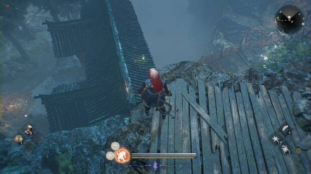 Nioh 3 - La causa del tigre, kodama sobre una de las puertas de entrada del castillo de Saigagake