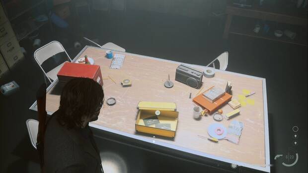 Alan Wake 2 - Máscaras: caja de zapatos con fotos
