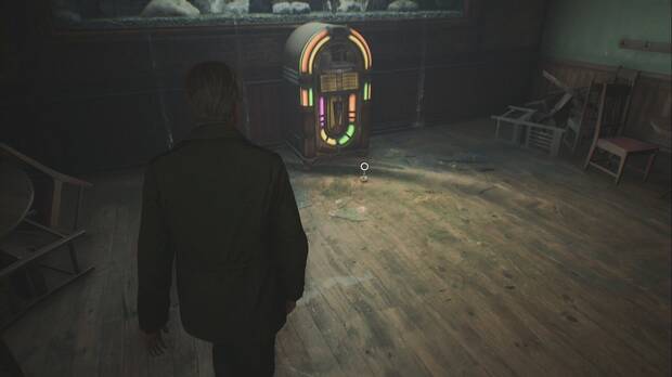 Silent Hill 2 Remake - Hotel Lakeview: figura de la sirenita frente a la gramola del Venus Tears