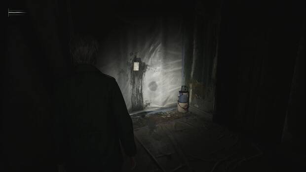 Silent Hill 2 Remake - Apartamentos Wood Side: Nota siniestra en la pared de la habitación 312