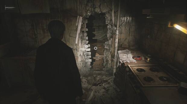 Silent Hill 2 Remake - Apartamentos Blue Creek: pared rompible en la habitación 203