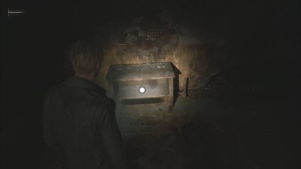 Silent Hill 2 Remake - Apartamentos Blue Creek: atisbo #7 en la mesa de la habitación 110
