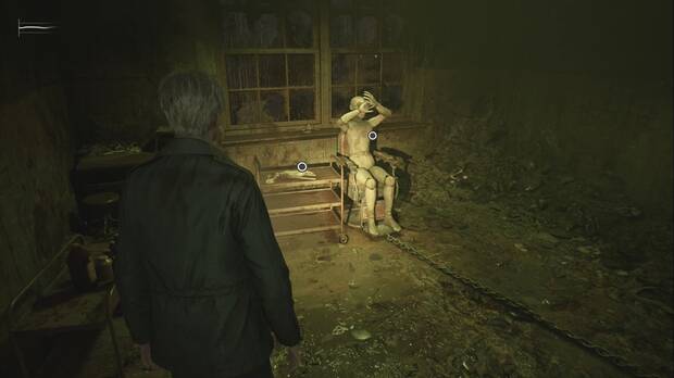 Silent Hill 2 Remake - Hospital Brookhaven (Otro Mundo): ubicación del instrumento contundente en la Sala de recon 4