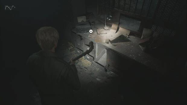 Silent Hill 2 Remake - Cárcel de Toluca: foto El viejales siempre está listo en el almacén de la Zona del jabalí