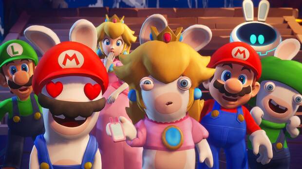 Imagen promocional de Mario + Rabbids Sparks of Hope con Mario, Luigi y la Princesa Peach junto a varios rabbids que se han disfrazado para parecerse a ellos