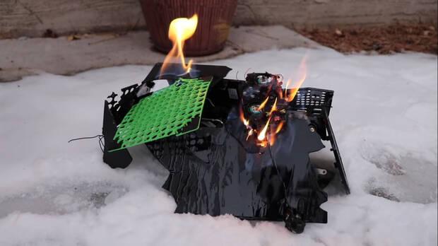 Xbox Series X y su mando ardiendo en la nieve.