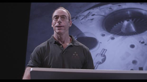 El Dr. Greer se ha vuelto muy famoso. Es un ufólogo conocido por hacer reuniones de aficionados a lo paranormal y tener información 'sensible'