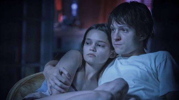 Tom Holland junto a Ciara Bravo en Cherry