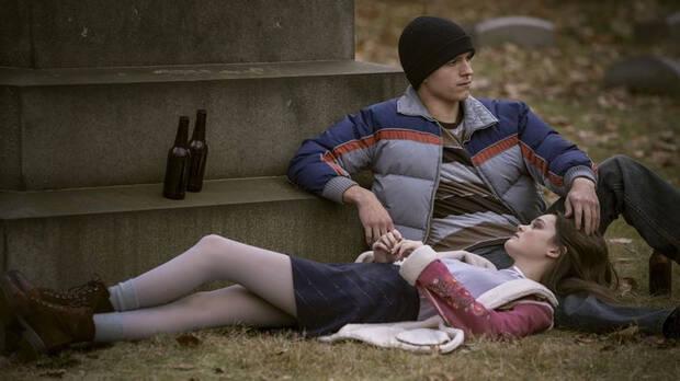 Ciara Bravo y Tom Holland en Cherry