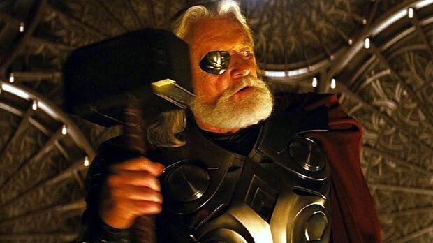 Marvel - Odín usando a Mjölnir